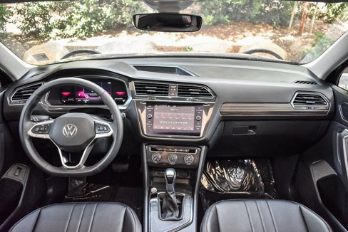 Used 2024 Volkswagen Tiguan Wolfsburg Edition image 11