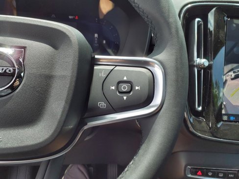 New 2025 Volvo XC40 B5 Core w/ Climate Package image 20