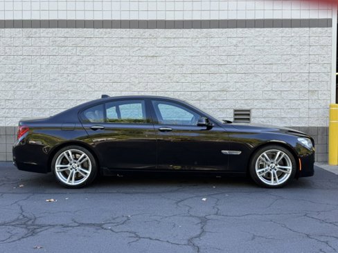Used 2013 BMW 750i xDrive image 17