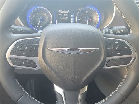 Used 2022 Chrysler Voyager LX image 29