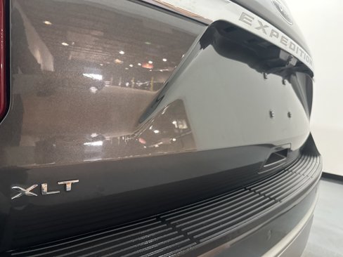 Used 2018 Ford Expedition XLT w/ Equipment Group 202A image 10