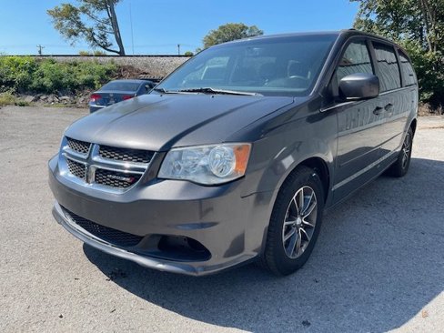 Used 2017 Dodge Grand Caravan SXT image 1