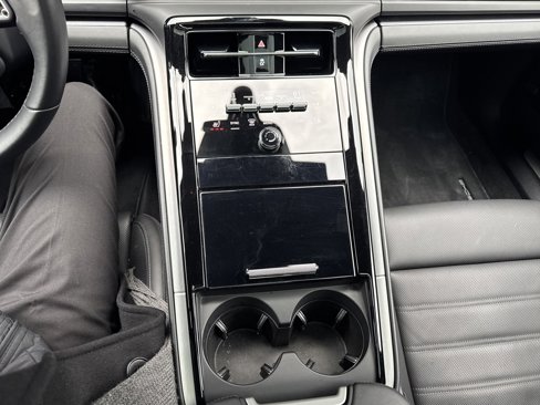Certified 2024 Porsche Panamera image 17