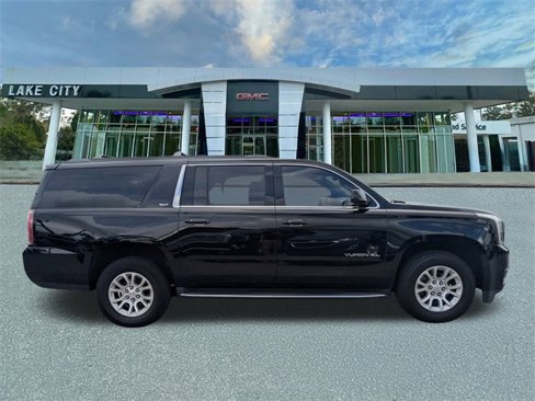Used 2018 GMC Yukon XL SLT image 2