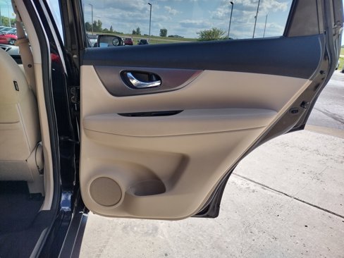 Used 2016 Nissan Rogue S w/ Appearance Package image 26