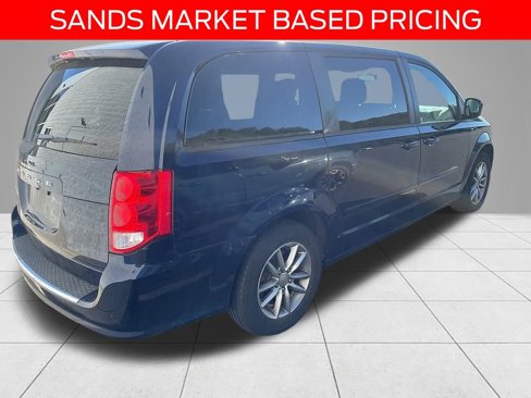 Used 2015 Dodge Grand Caravan SE image 3