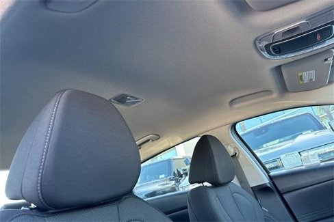 Certified 2024 Hyundai Elantra SE image 17