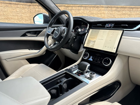 Certified 2022 Jaguar F-PACE SVR image 11