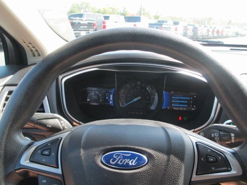 Used 2017 Ford Fusion SE image 21