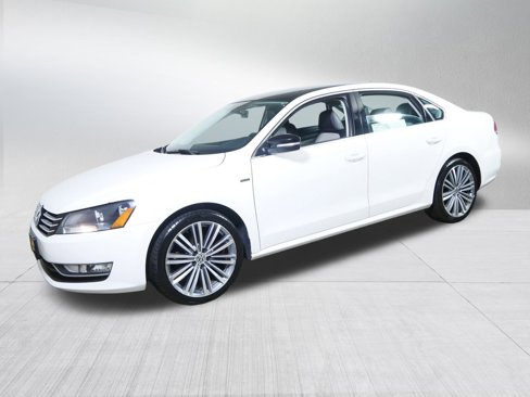 Used 2015 Volkswagen Passat 1.8T SE image 3