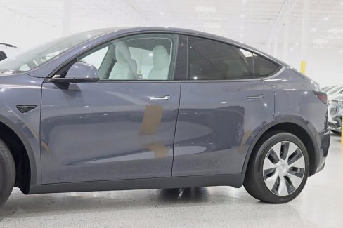 Used 2023 Tesla Model Y Long Range image 3