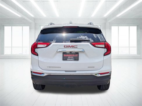Used 2024 GMC Terrain SLT image 4