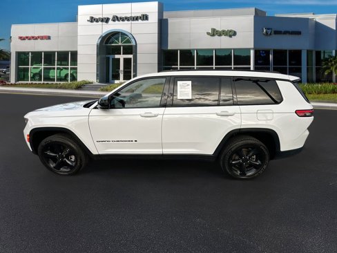 Used 2023 Jeep Grand Cherokee L Laredo image 5