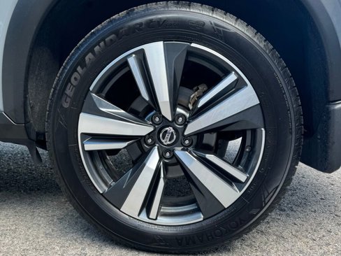 Used 2021 Nissan Rogue SL w/ Premium Package image 11
