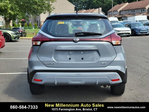 Used 2022 Nissan Kicks SV image 4