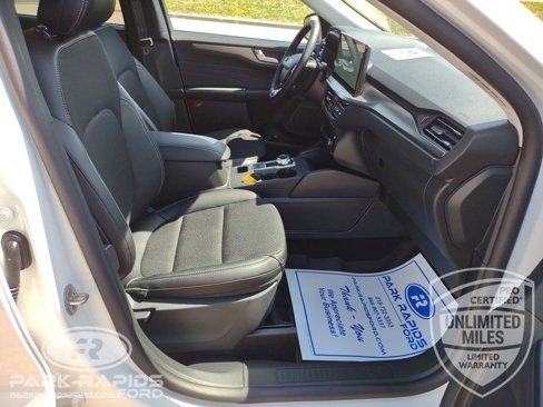 New 2025 Ford Escape SE w/ Class II Trailer Tow Package image 36