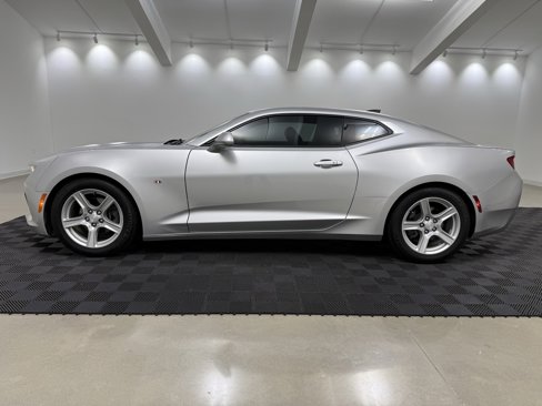 Used 2018 Chevrolet Camaro LT image 4