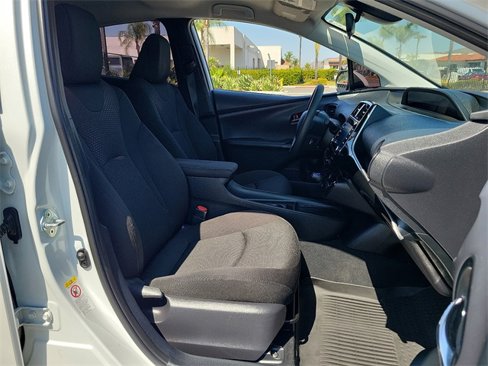 Used 2021 Toyota Prius LE image 23