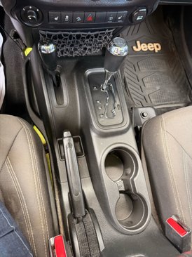 Used 2016 Jeep Wrangler Unlimited Sahara w/ Connectivity Group image 18