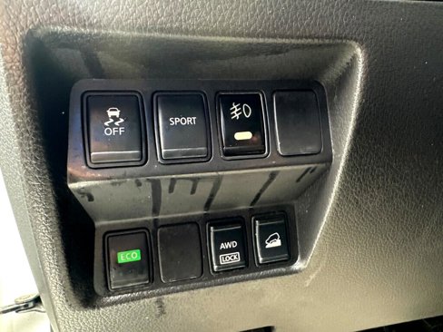 Used 2015 Nissan Rogue SV w/ SV Moonroof Package image 17