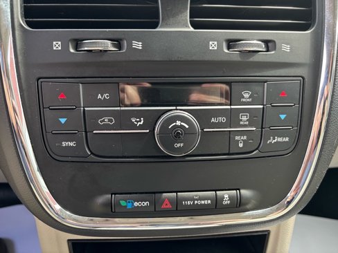 Used 2016 Chrysler Town & Country Touring image 38