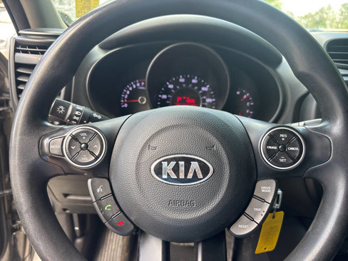 Used 2017 Kia Soul + image 10
