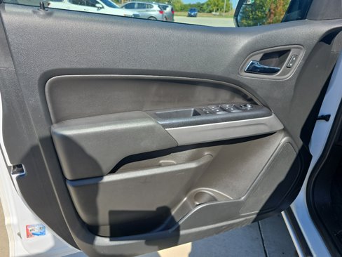 Used 2022 Chevrolet Colorado LT w/ LT Convenience Package image 16