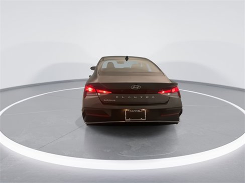 New 2025 Hyundai Elantra SE image 3