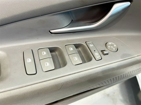 Used 2022 Hyundai Elantra SE image 16