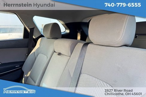 Used 2017 Hyundai Santa Fe SE image 24
