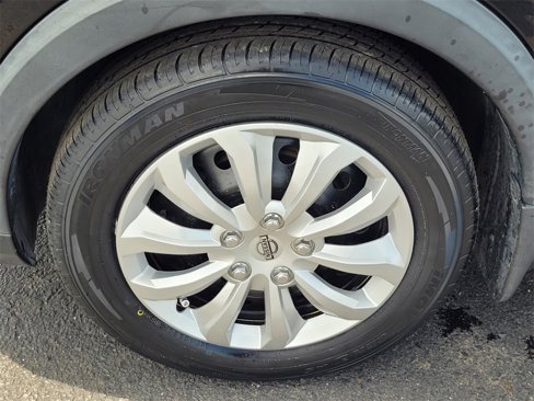 Used 2018 Nissan Kicks S image 10