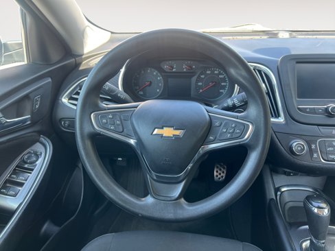 Used 2017 Chevrolet Malibu LT image 12