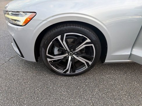Certified 2023 Volvo S60 B5 Core image 31