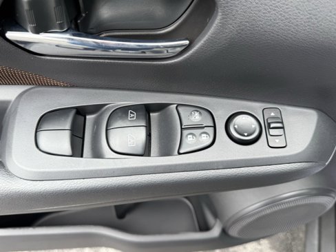 Certified 2024 Nissan Kicks SR image 13