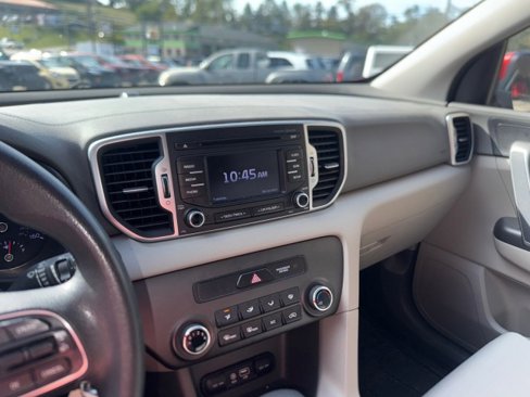Used 2018 Kia Sportage LX image 19