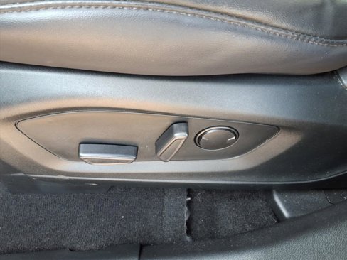 Used 2022 Ford Explorer XLT w/ Equipment Group 202A image 14