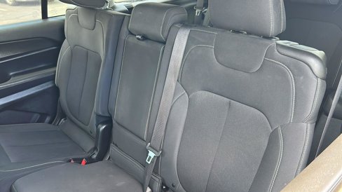 Used 2023 Jeep Grand Cherokee L Laredo image 20