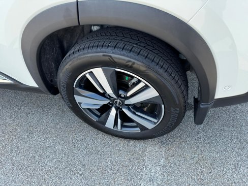 Used 2023 Nissan Rogue SL w/ SL Premium Package image 11