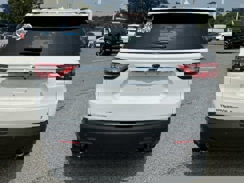 Used 2020 Chevrolet Traverse LT w/ Driver Confidence II Package image 4