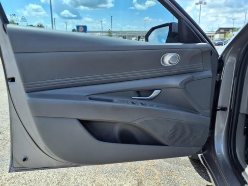 Used 2024 Hyundai Elantra SEL w/ Convenience Package image 11