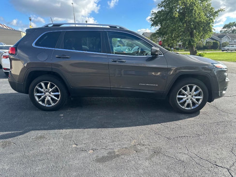 Used 2018 Jeep Cherokee Limited image 2