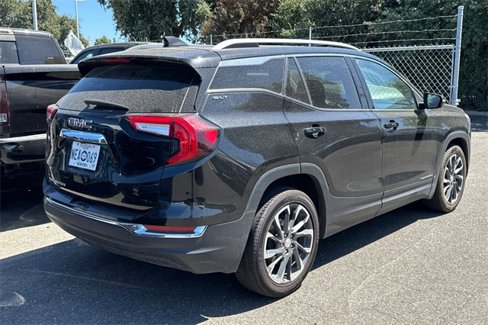 Used 2023 GMC Terrain SLT image 3