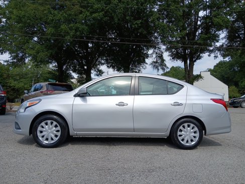 Used 2019 Nissan Versa SV image 1