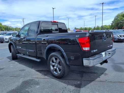 Used 2015 Nissan Titan SV w/ SV Value Truck Package image 4