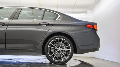 Certified 2021 BMW 530i w/ Convenience Package image 12