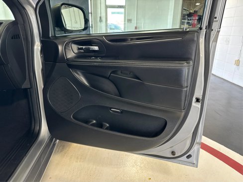 Used 2014 Chrysler Town & Country S image 25