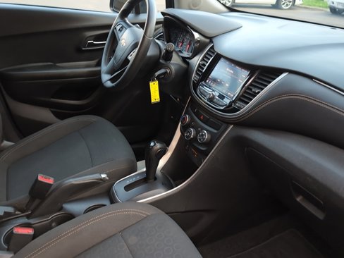 Used 2021 Chevrolet Trax LS w/ Tint and Cruise Package image 6