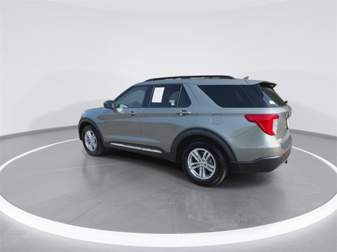 Used 2020 Ford Explorer XLT w/ Equipment Group 202A image 6