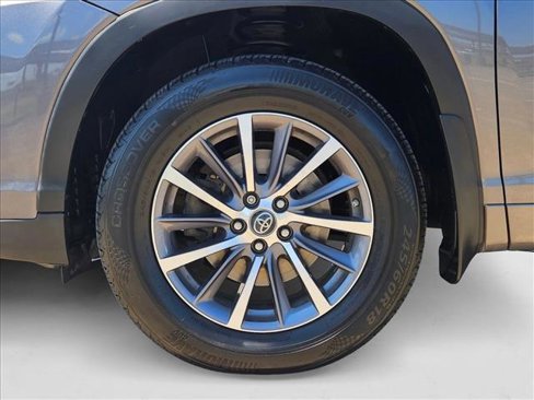 Used 2018 Toyota Highlander XLE image 27