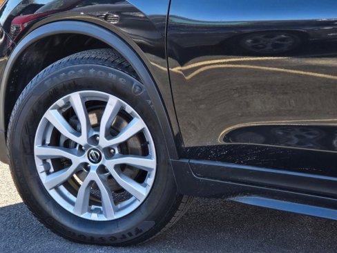 Used 2020 Nissan Rogue SV image 15